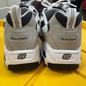 Skechers D’Lites Women’s Shoes size 8